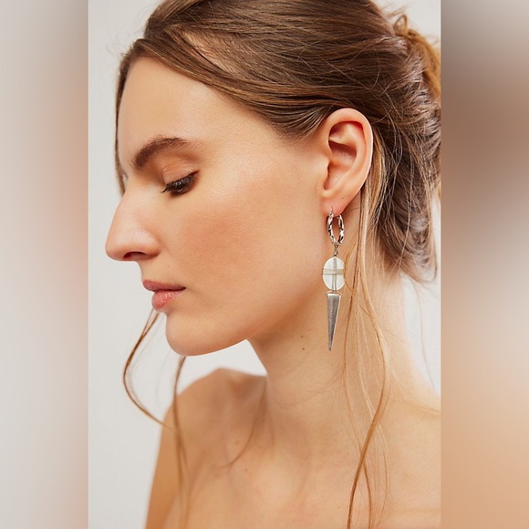 Free People Carrie Dangle Earrings NWT - Picture 1 of 3
